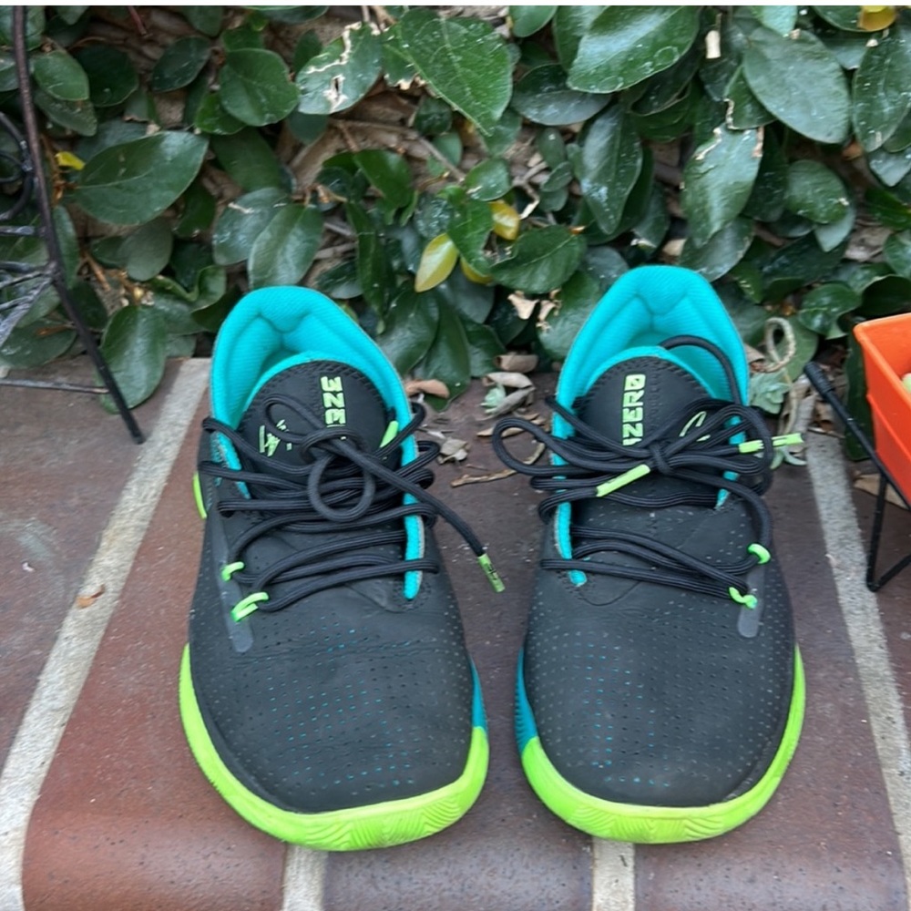 Boys Under Armour size 3